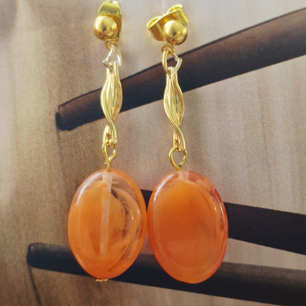 Vibrant Gold Tone Orange Amber Acrylic Bead Droplet Earrings Light Minimalist - Picture 5 of 7